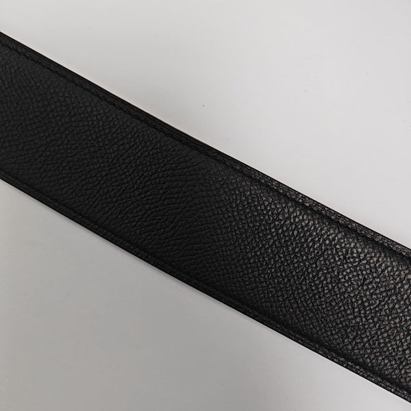 Cinturón de cuero negro