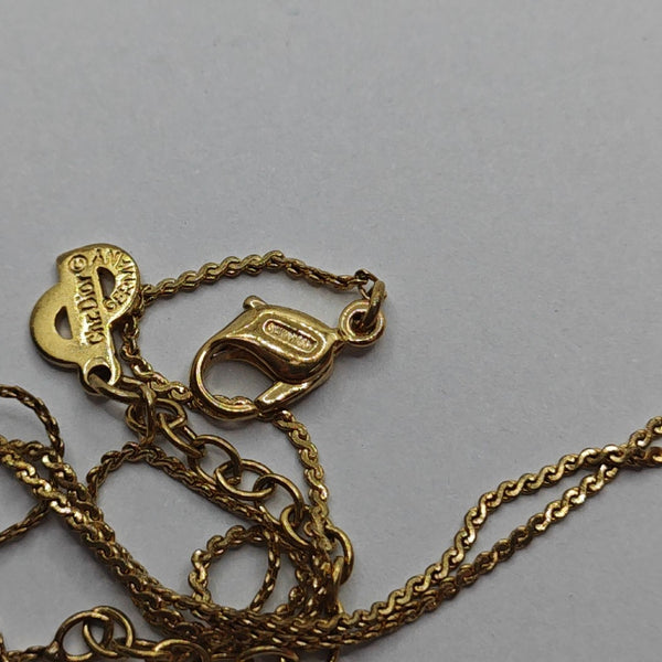 Collar de oro de metal