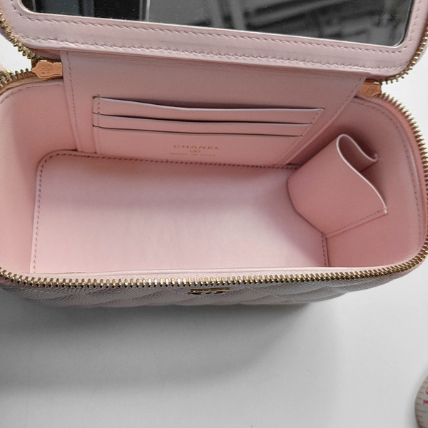 Authenticated pre-owned VANITY CASE Quilted Grained Calfskin Pink - Crossbody Bag at Looply