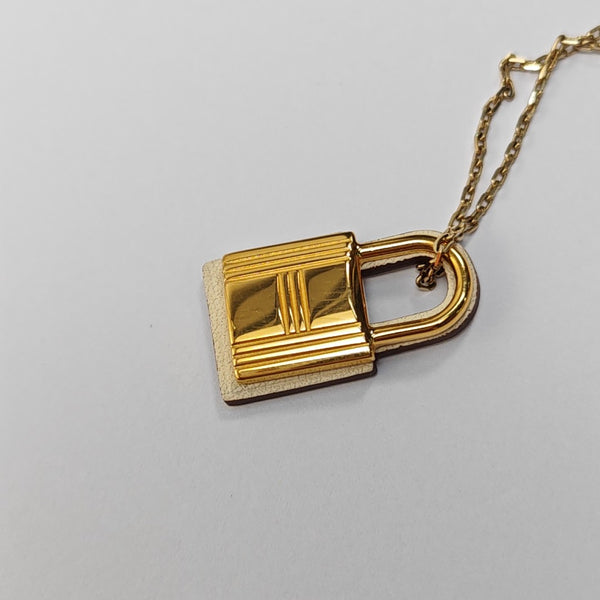 Collar O'kelly metálico dorado