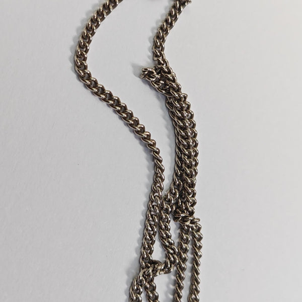 Collar de plata de metal