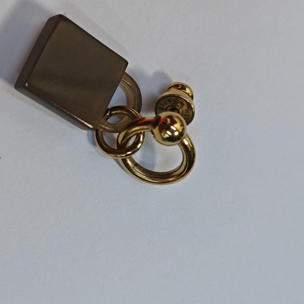 Amulette Maroquinier Metal Gold Earrings
