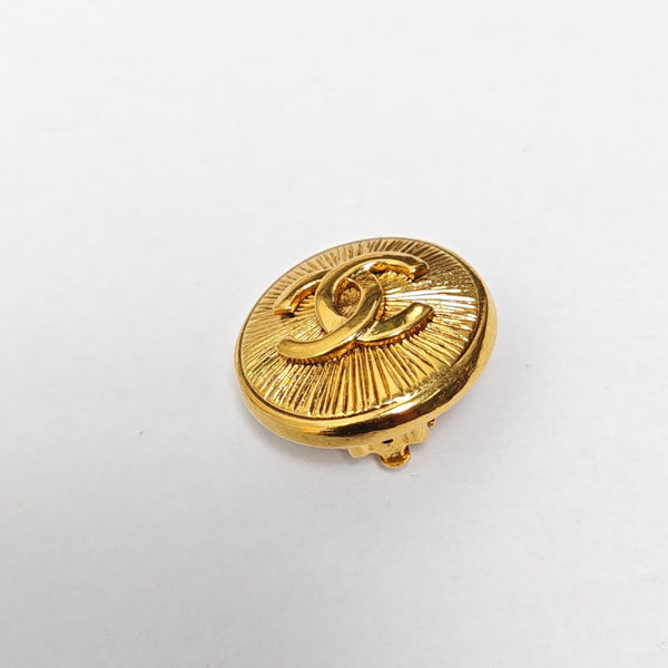 Vintage Metal Gold Clip On Earrings
