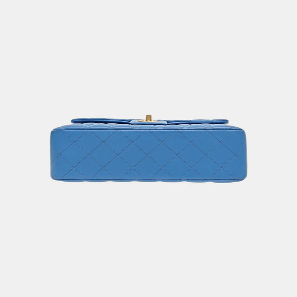 CLASSIC FLAP Medium Quilted Lambskin Blue
