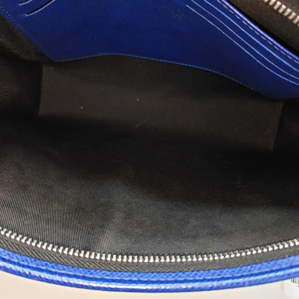 Pochette Voyag MM Calfskin Blue