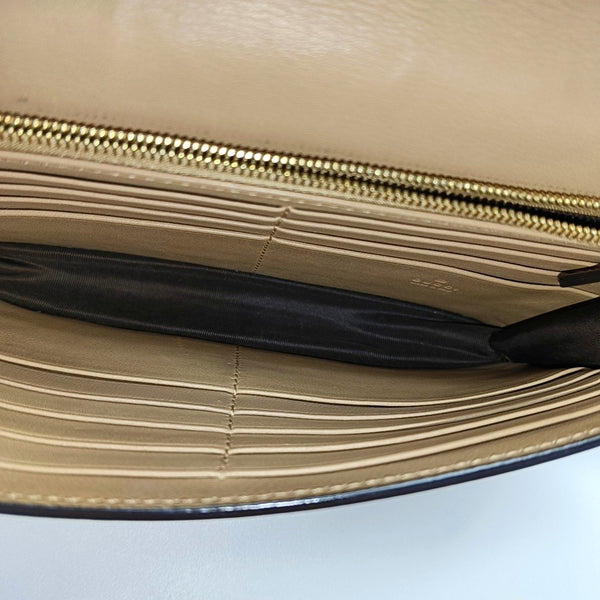 Authenticated pre-owned Interlocking G Calfskin Beige - Crossbody Bag at Looply