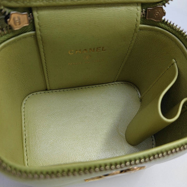 VANITY CASE Small Quilted Lambskin Green