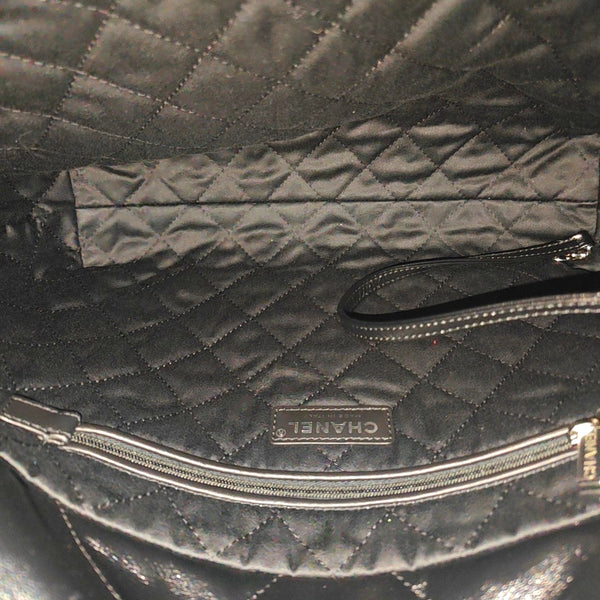 CHANEL 22 Small Quilted Calfskin Black