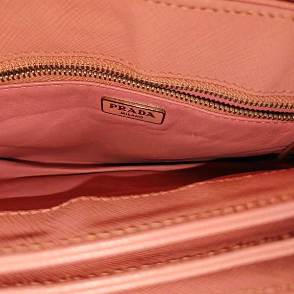 Closure Saffiano Calfskin Pink