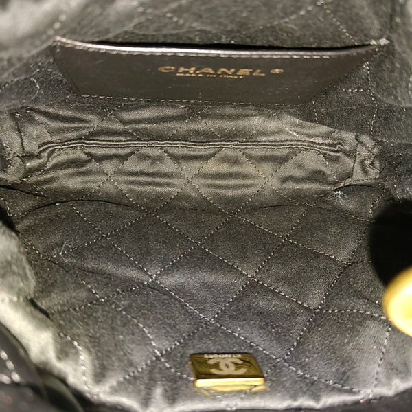CHANEL 22 Mini Quilted Calfskin Black