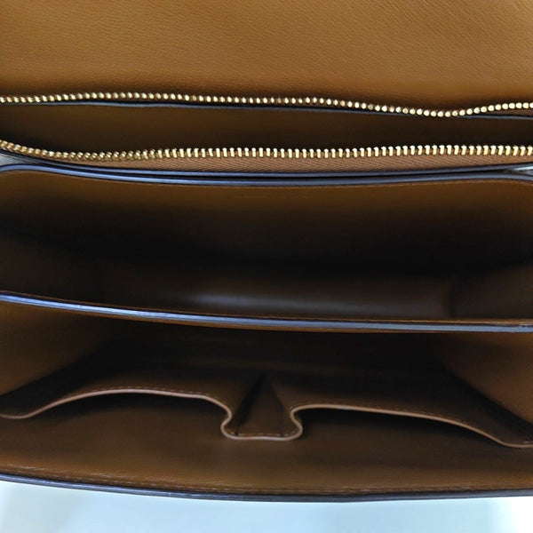 CLASSIC BOX Medium Calfskin Brown