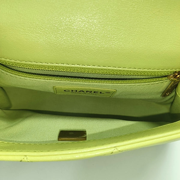 Authenticated pre-owned CLASSIC FLAP Mini Quilted Lambskin Green - Shoulder Bag at Looply