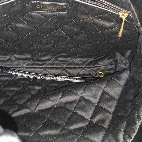 CHANEL 22 Small Quilted Calfskin Black