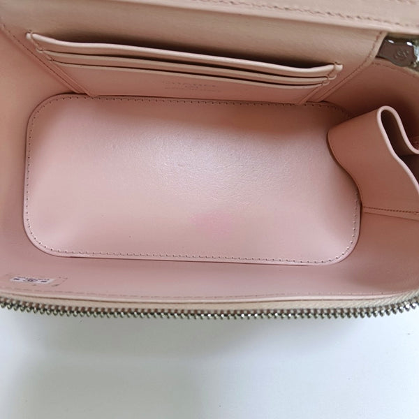 Authenticated pre-owned VANITY CASE Quilted Calfskin Pink - Shoulder Bag at Looply