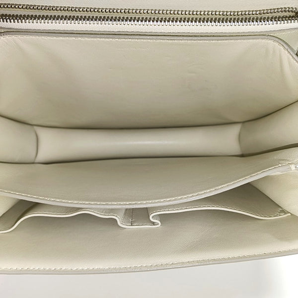 Authenticated pre-owned CLASSIC BOX Medium Calfskin White - Crossbody Bag at Looply