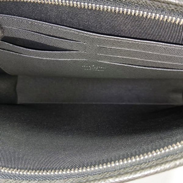 Pochette Voyag MM Calfskin Black