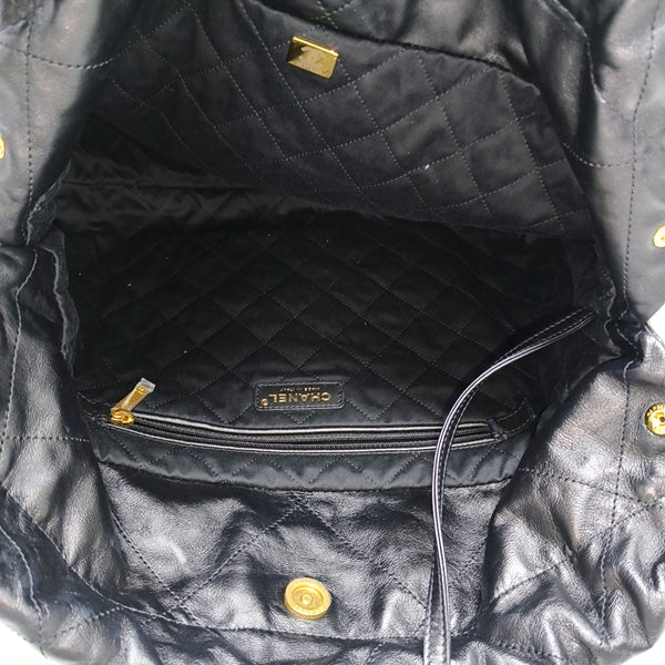 CHANEL 22 Medium Quilted Calfskin Black