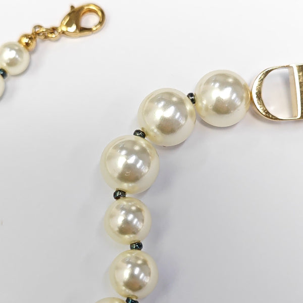 30 Montaigne Metal White Necklace