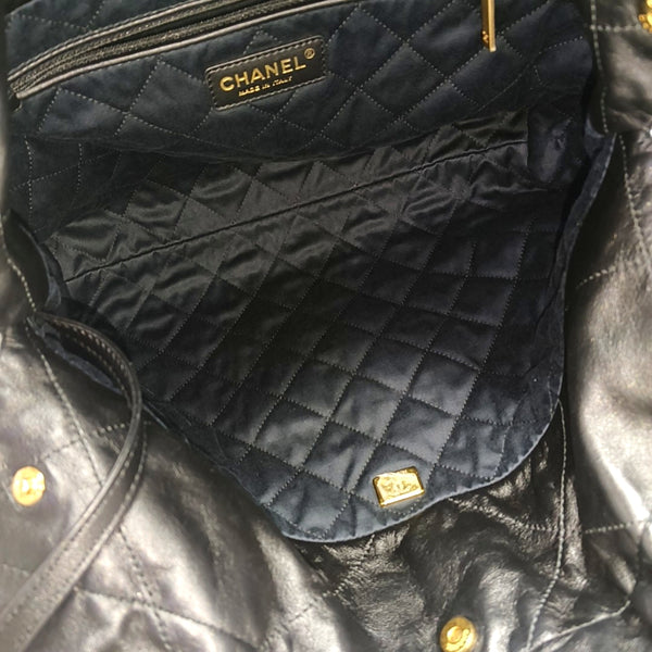 CHANEL 22 Small Quilted Calfskin Black