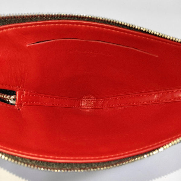 Authenticated pre-owned Triangle Calfskin Black - Clutch at Looply