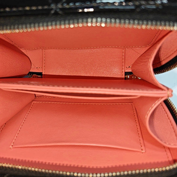 Bolso de hombro de piel de becerro acharolada acolchada negro