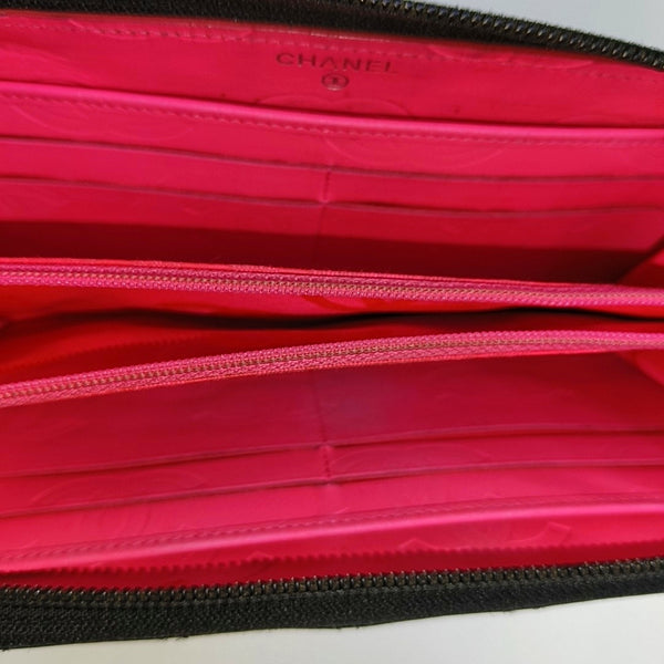Authenticated pre-owned CAMBON Quilted Calfskin Black - Clutch at Looply