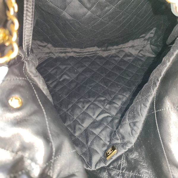 CHANEL 22 Medium Quilted Calfskin Black