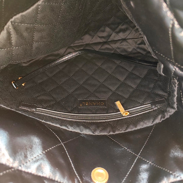 CHANEL 22 Small Quilted Calfskin Black