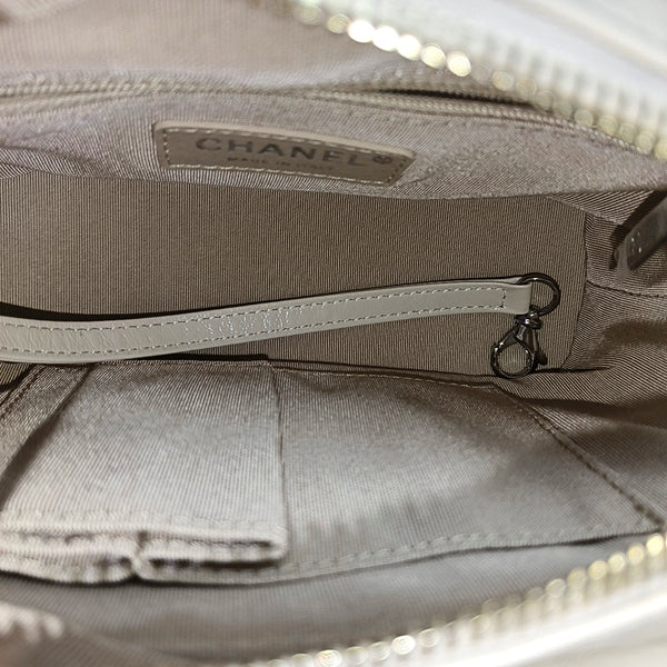 GABRIELLE Small Chevron Calfskin Beige