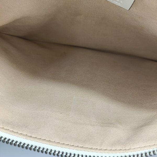 Authenticated pre-owned GG Marmont Quilted Calfskin White - Clutch at Looply