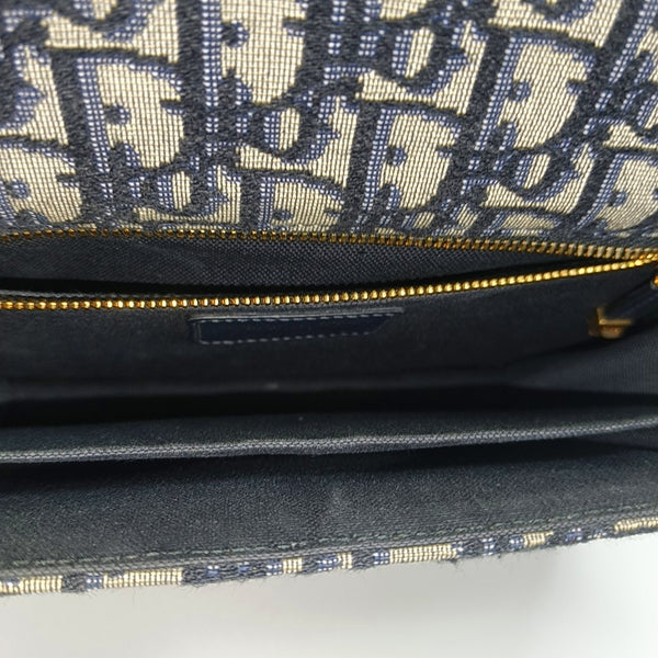 30 Montaigne Medium Oblique Canvas Blue