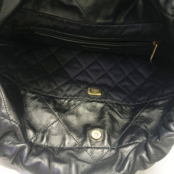 CHANEL 22 Small Quilted Calfskin Black