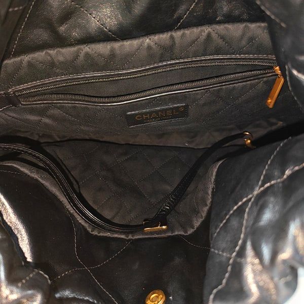 CHANEL 22 Small Quilted Calfskin Black