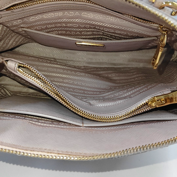 Authenticated pre-owned Promenade Saffiano Calfskin Pink - Tote Bag at Looply