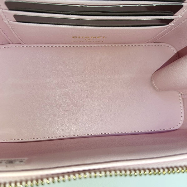 VANITY CASE Small Quilted Lambskin Pink