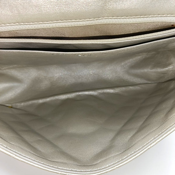 Authenticated pre-owned CLASSIC FLAP Jumbo Quilted Lambskin Beige - Shoulder Bag at Looply