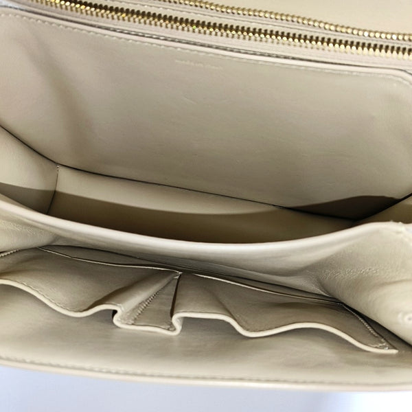 Authenticated pre-owned CLASSIC BOX Medium Calfskin Beige - Shoulder Bag at Looply