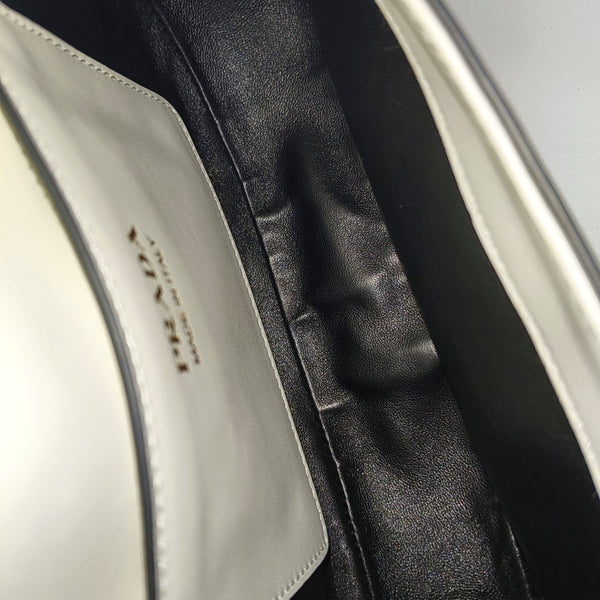 Arqué Calfskin White