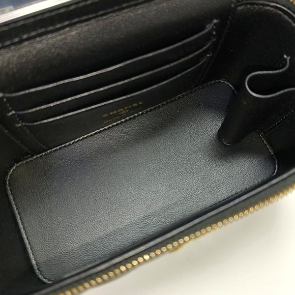 VANITY CASE Medium Quilted Lambskin Black