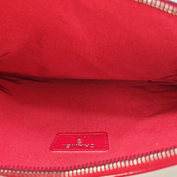 Authenticated pre-owned GABRIELLE Calfskin Silver - Clutch at Looply
