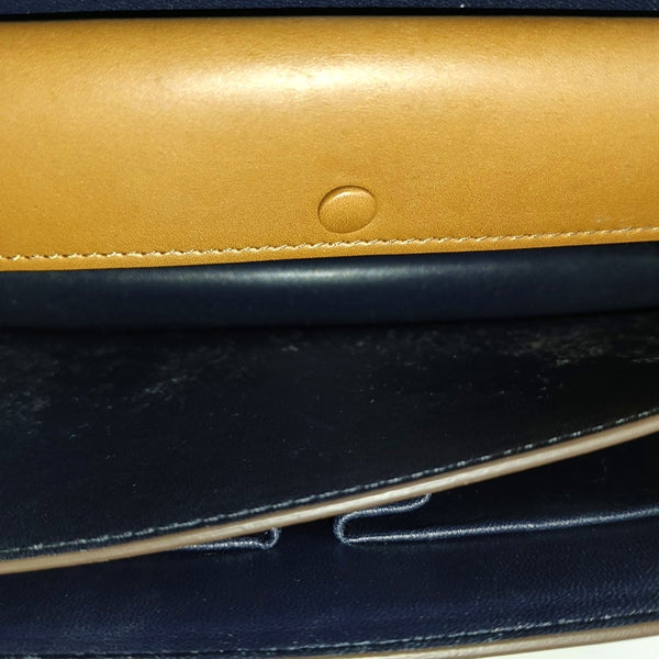 CASE Medium Calfskin Brown