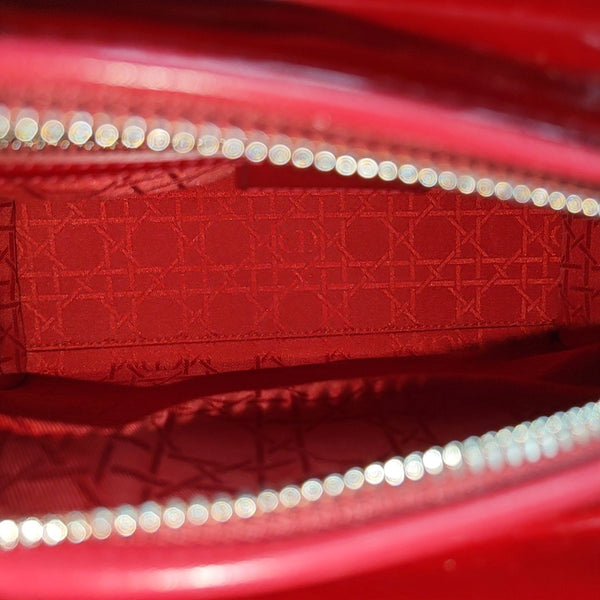 Bolso Lady Dior Mediano de Piel Patentada Acolchada Roja