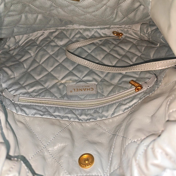 CHANEL 22 Small Quilted Calfskin Green