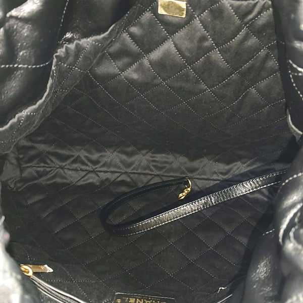 CHANEL 22 Medium Quilted Calfskin Black