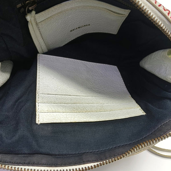 Authenticated pre-owned Classic City Lambskin White - Shoulder Bag at Looply