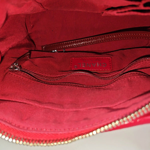 Authenticated pre-owned GABRIELLE Small Quilted Suede Red - Shoulder Bag at Looply
