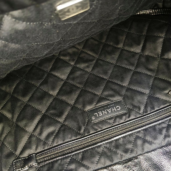 CHANEL 22 Medium Quilted Calfskin Black