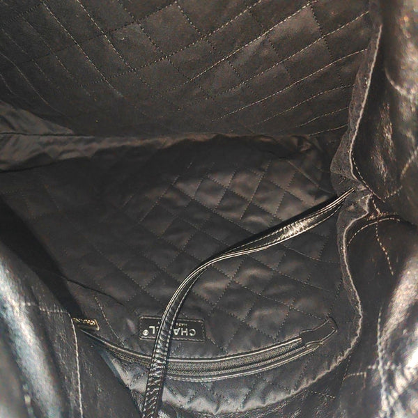 CHANEL 22 Medium Quilted Calfskin Black