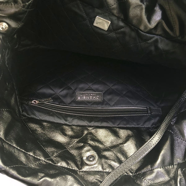 CHANEL 22 Small Quilted Calfskin Black