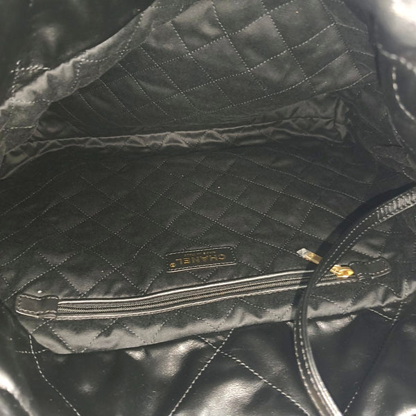 CHANEL 22 Medium Quilted Calfskin Black